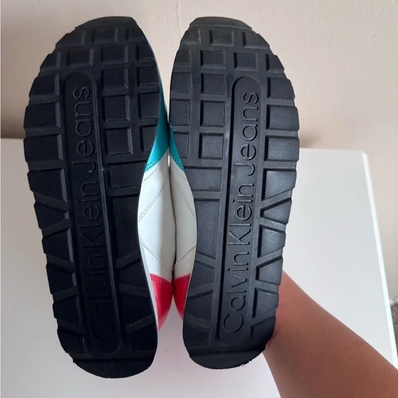 Calvin Klein Women's Cayle Sneaker - Picture 10 of 10